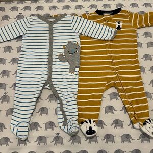 EUC Carter’s Onesies - set of 2 🚭